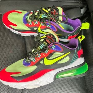 Woman’s sz 9 Nike 270